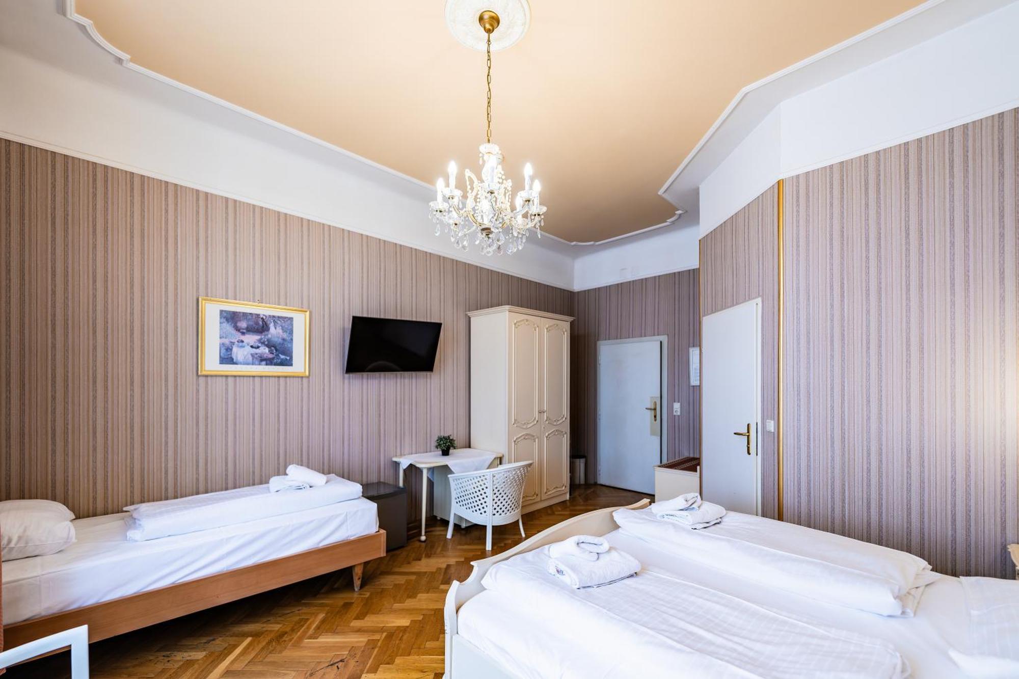 Hotel Pension Baronesse Vienna Exterior photo