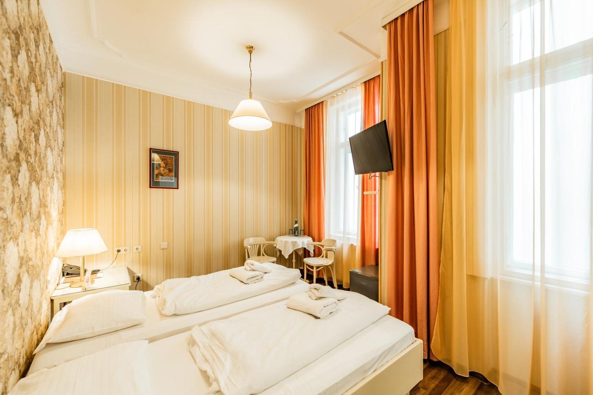Hotel Pension Baronesse Vienna Exterior photo
