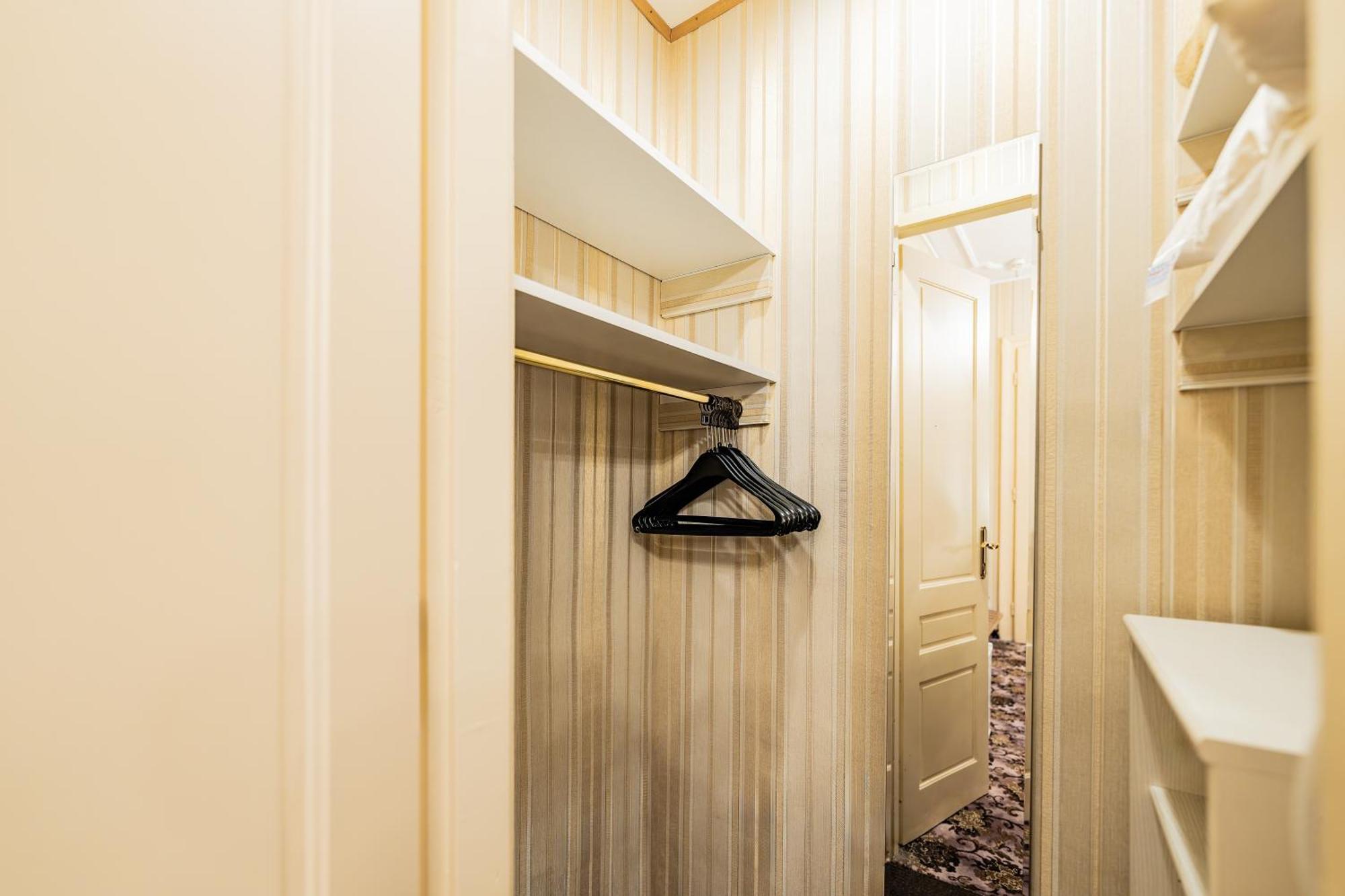Hotel Pension Baronesse Vienna Exterior photo
